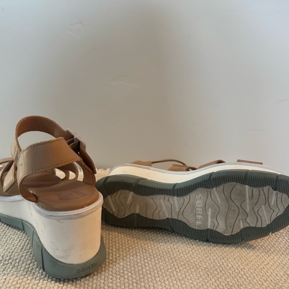 Women's Tan Platform Sandals - Picture 3 of 3